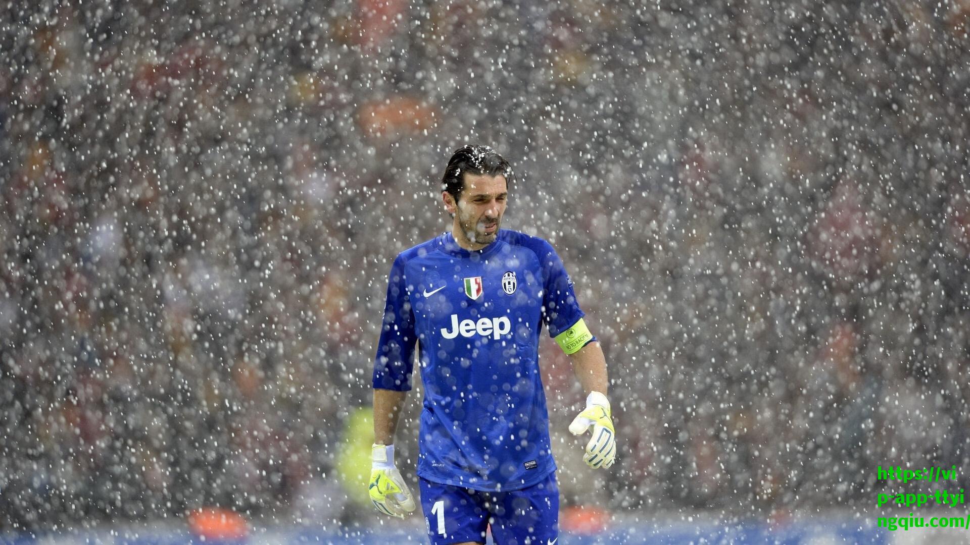 波尔图豪掷千万欧锁定未来之星 17岁波兰边锋皮图谢夫斯基登陆巨龙球场